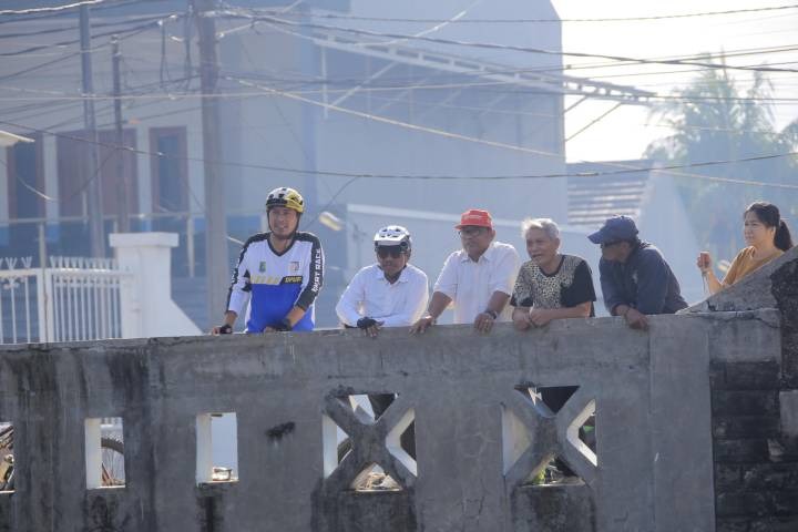 Gowes sambil Tinjau Normalisasi