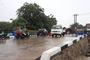 Jembatan penghubung Cadas- bayur