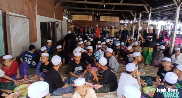 Pasca-tragedi keracunan massal bakteri E. Coli dari menu Makan Bergizi Gratis (MBG) di Grobogan, santri Ponpes Miftahul Huda kembali beraktivitas. Simak fakta kontaminasi air tangki dan tuntutan pengelolaan dapur mandiri
