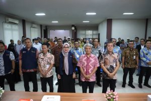 Ketua Tim Bapenda Kota Tangerang Marlianty melakukan sosialisasi PBB-P2 dan BPHTB di hadapan pengurus RT/RW Kecamatan Ciledug, Januari 2026