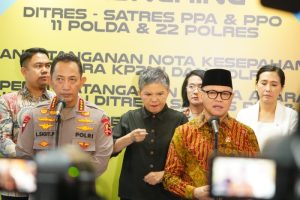 Foto petugas Kementerian P2MI dan kepolisian saat melakukan koordinasi pemulangan pekerja migran Indonesia yang menjadi korban TPPO di luar negeri