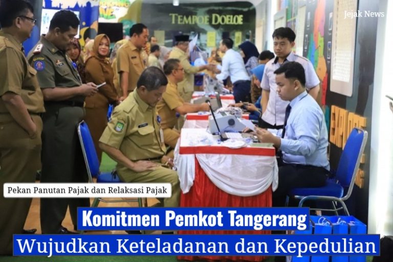 Suasana pelayanan Pekan Panutan Pajak di Patio Gedung Puspem Kota Tangerang, ASN mengantre membayar pajak sebagai contoh kepatuhan warga.