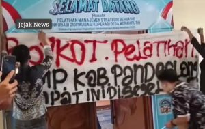 Suasana diskusi kritis peserta pelatihan KDMP Pandeglang di Hotel Mutiara Carita.