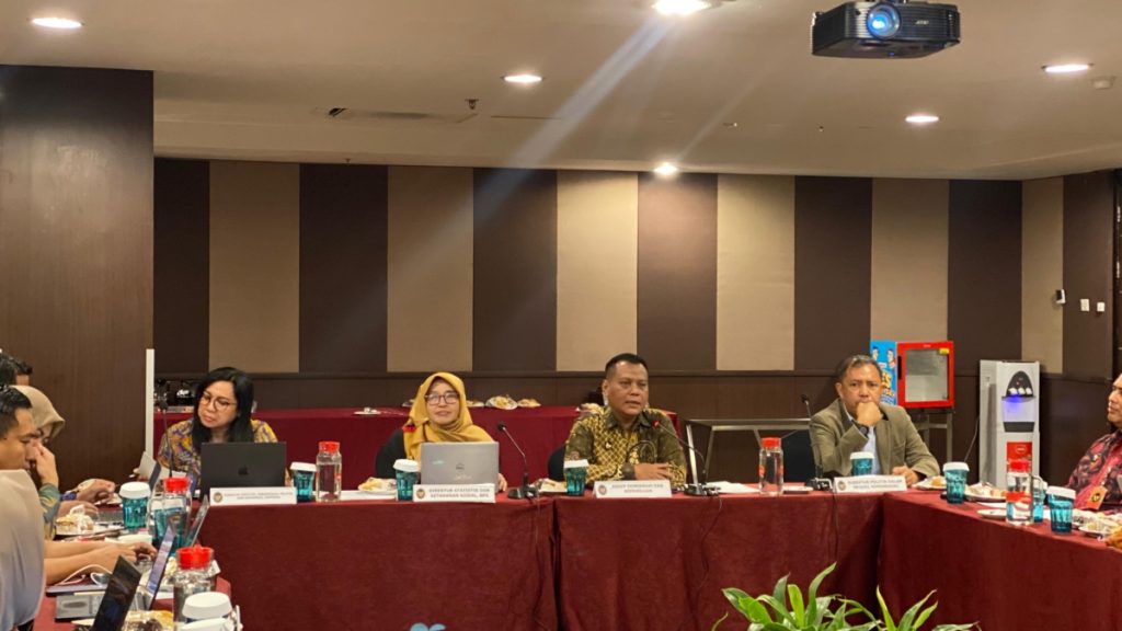 Rapat koordinasi Kemenko Polkam bersama BPS dan kementerian terkait membahas mekanisme rilis Indeks Demokrasi Indonesia 2025.