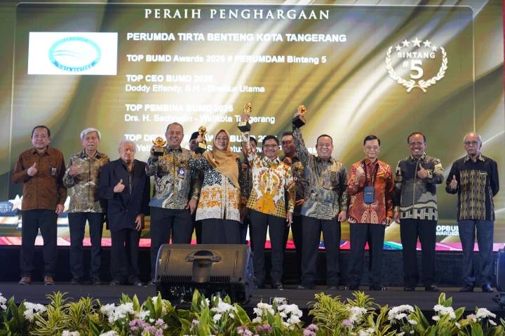 Wali Kota Tangerang raih penghargaan TOP Pembina BUMD 2026.