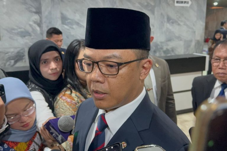 Menteri Luar Negeri RI Sugiono diwawancarai oleh awak media mengenai langkah penyelamatan 9 WNI korban pencegatan militer Israel.