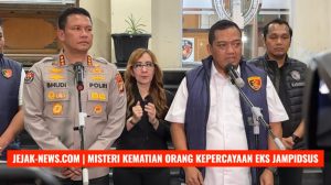 Foto dokumentasi Dirkrimum Polda Metro Jaya Kombes Iman Imanuddin didampingi jajaran penyidik saat memberikan keterangan pers terkait perkembangan kasus kematian Sutrimo di depan gedung Ditreskrimum, Jakarta, Agustus 2026.Keterangan Foto: Akselerasi Hukum: Dirkrimum Polda Metro Jaya Kombes Iman Imanuddin mengumumkan kenaikan status kasus kematian Sutrimo, penjaga rumah eks pejabat Kejagung, ke tahap penyidikan dengan persangkaan pasal pembunuhan berencana.
