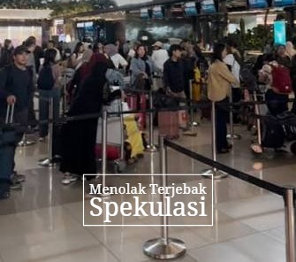 Penumpukan calon penumpang pesawat di terminal keberangkatan Bandara Internasional Soekarno-Hatta akibat penutupan operasional dampak abu vulkanik.Keterangan Foto: Ujian Transparansi: Suasana ketidakpastian ribuan penumpang di Bandara Soekarno-Hatta yang bertahan lebih dari 24 jam demi menunggu kejelasan status penerbangan pasca-erupsi Gunung Anak Krakatau, September 2026.