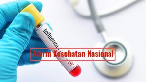Petugas laboratorium Kemenkes menguji spesimen swab untuk mendeteksi virus Influenza A H1N1.