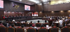 Kuasa hukum KPU RI saat membacakan jawaban Termohon dalam sidang sengketa PHPU Presiden dan Wakil Presiden 2024 di Mahkamah Konstitusi.