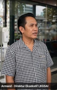 Direktur Eksekutif LKGSAI Armand saat memberikan konferensi pers terkait tuntutan penuntasan skandal korupsi dana CSR BI-OJK yang menyeret anggota DPR RI.