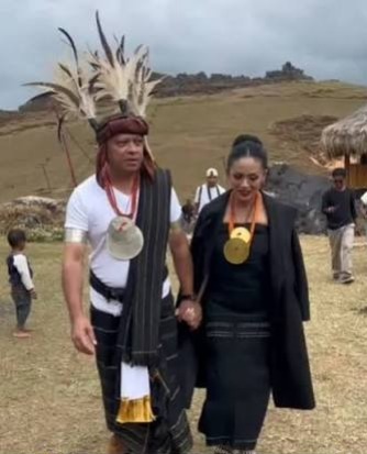 Penyanyi legendaris Kris Dayanti menanggapi dengan santai sekaligus membantah rumor perceraian yang menerpa rumah tangganya bersama Raul Lemos lewat serangkaian unggahan video kebersamaan yang penuh rasa syukur.