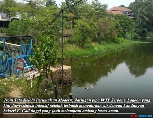 Petugas Dinas Kesehatan saat mengambil sampel air pada fasilitas WTP perumahan yang diduga terkontaminasi bakteri E. Coli.
